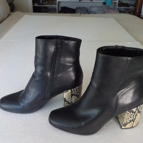 Andrew Geller Black Ankle Boots - Picture 8 of 10